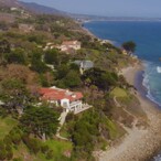Minunata fosta casa pe plaja a lui Cindy Crawford a ajuns pe piata pentru putin sub 100 de milioane de dolari