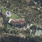 Se pare ca Drake tocmai a platit 70 de milioane de dolari pentru proprietatea de 20 de acri a lui Robbie Williams din Beverly Hills