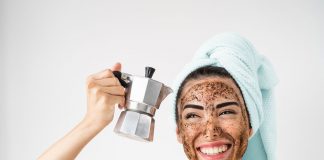 Ser cu cafeina pentru zona ochilor: care sunt beneficiile acestuia?